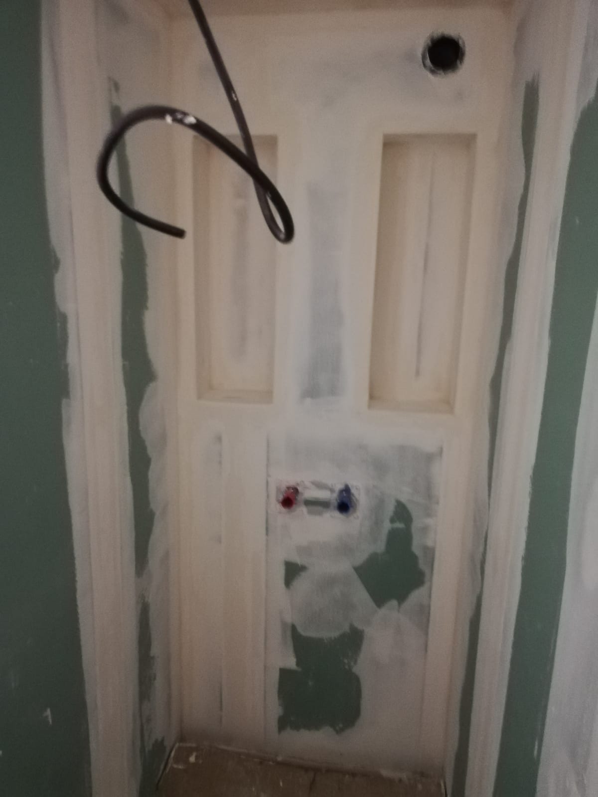 Habillage technique de douche