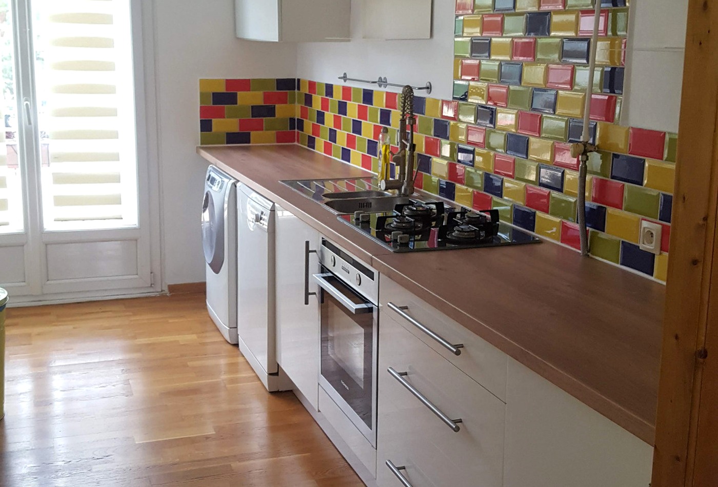 Aménagement de cuisine colorée